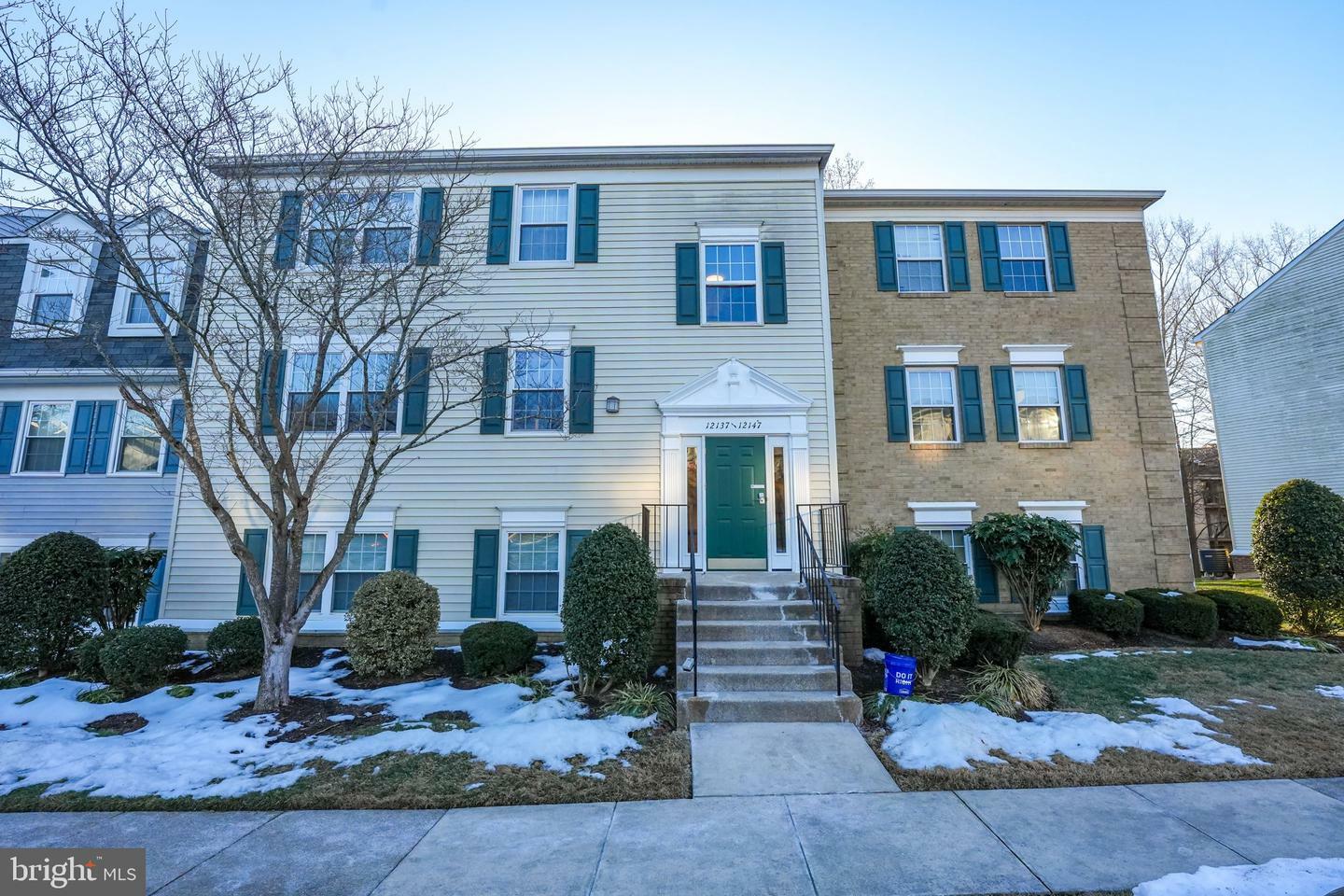 Property Photo:  12141 Chaucer Lane 12141  VA 22192 
