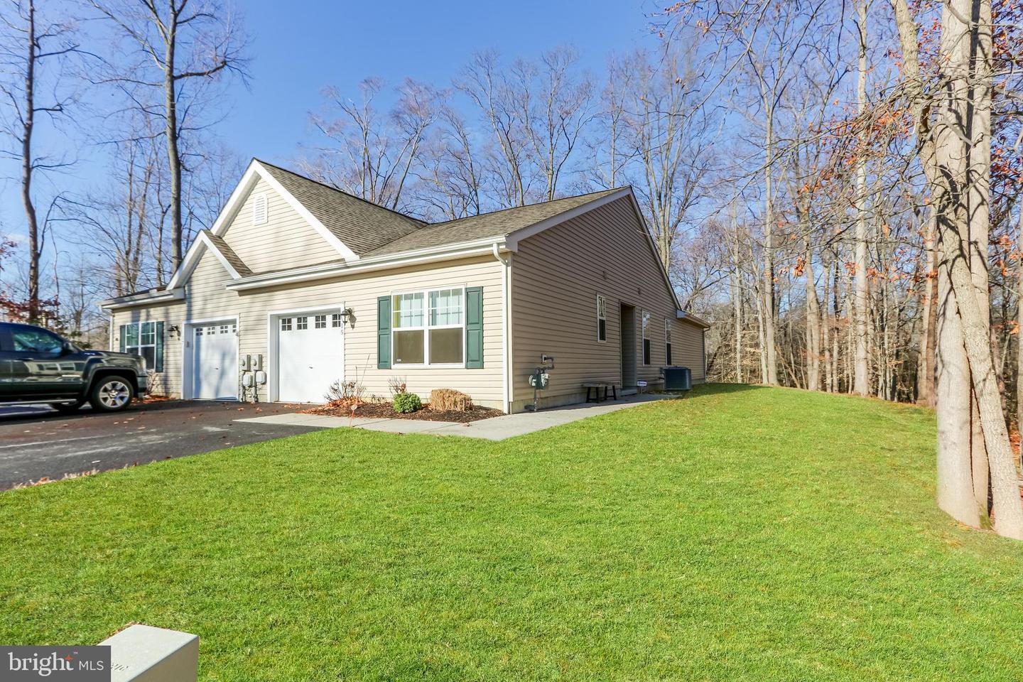 Property Photo: 15 Seskinore Court 15 DE 19904