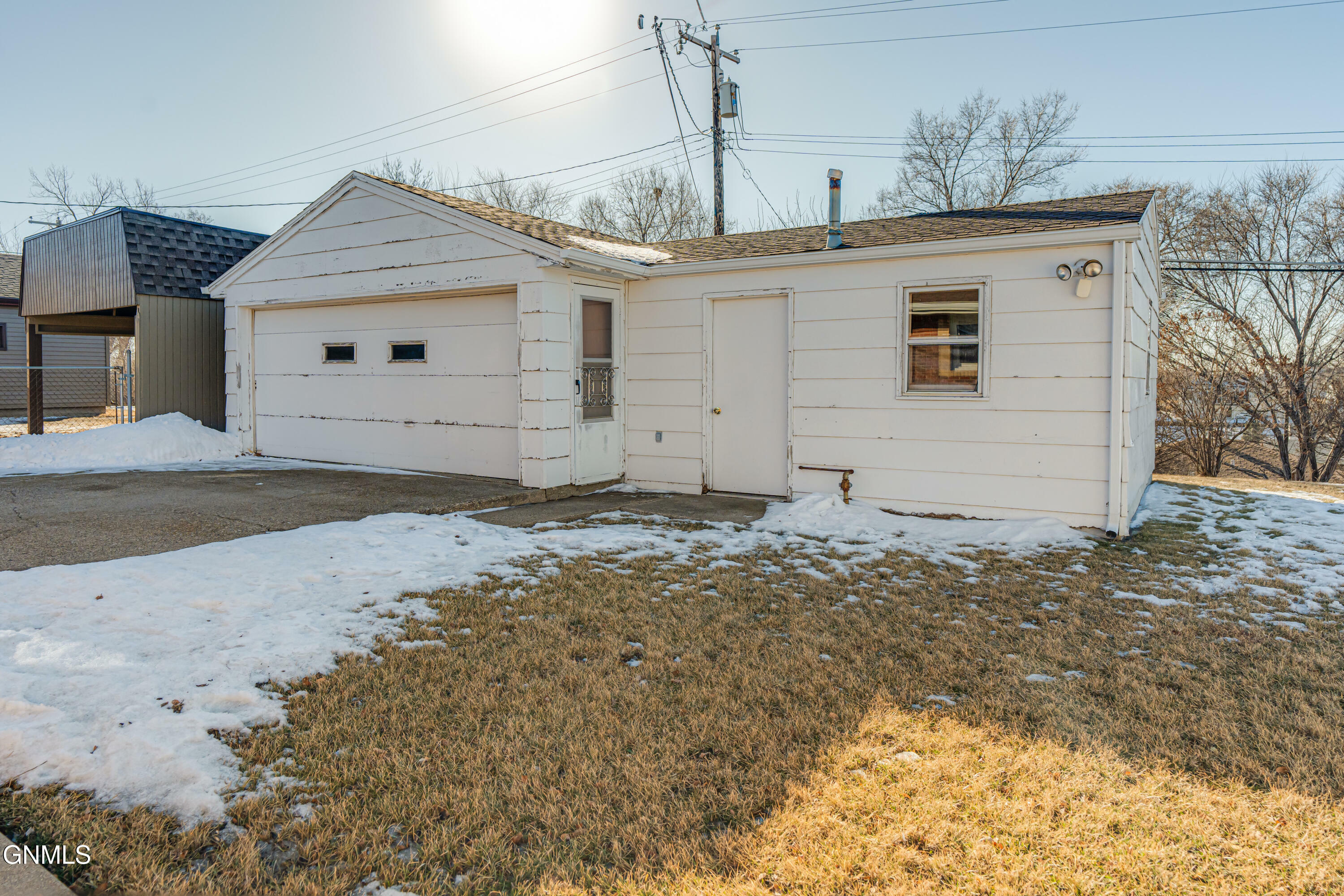 Property Photo:  1405 Monte Drive NW  ND 58554 