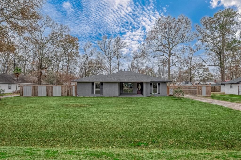 Property Photo: 1507 Indian Shores Road TX 77532