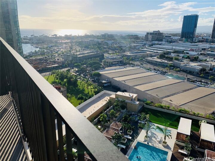 987 Queen Street 1809  Honolulu HI 96814 photo