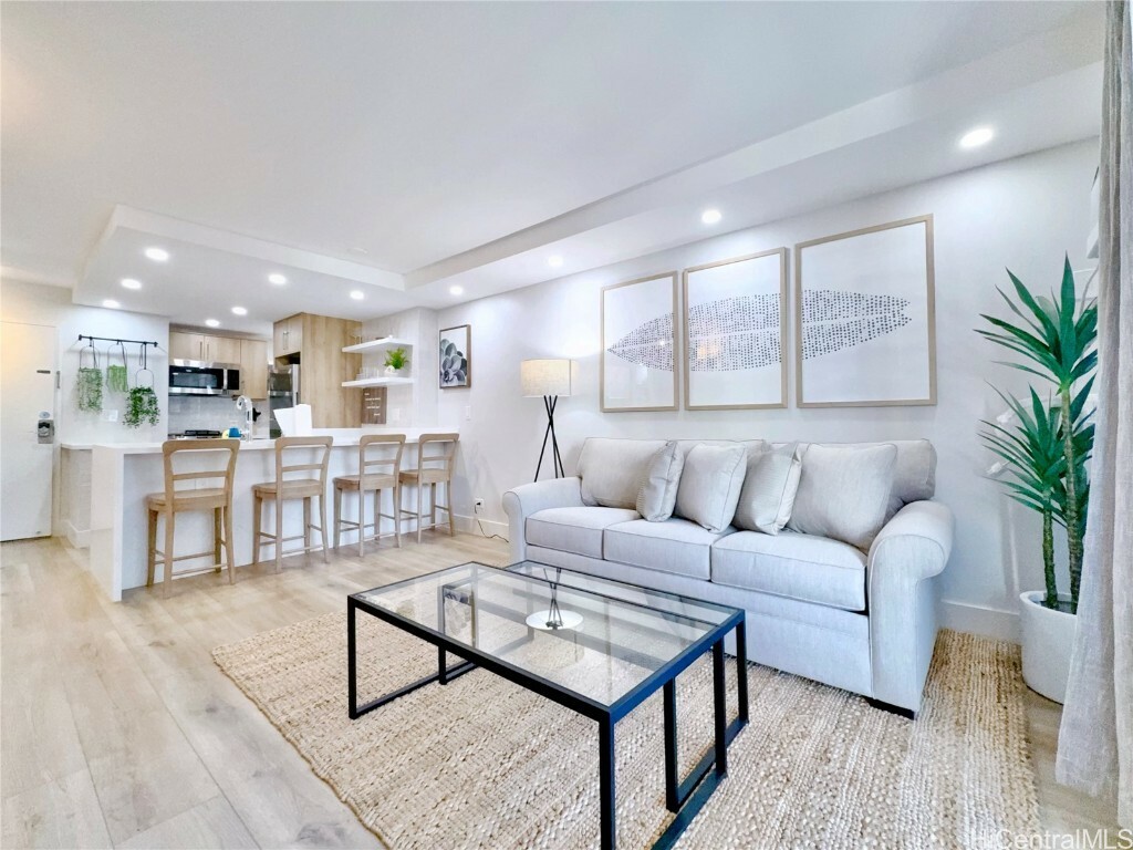 2465 Kuhio Avenue 1606  Honolulu HI 96815 photo