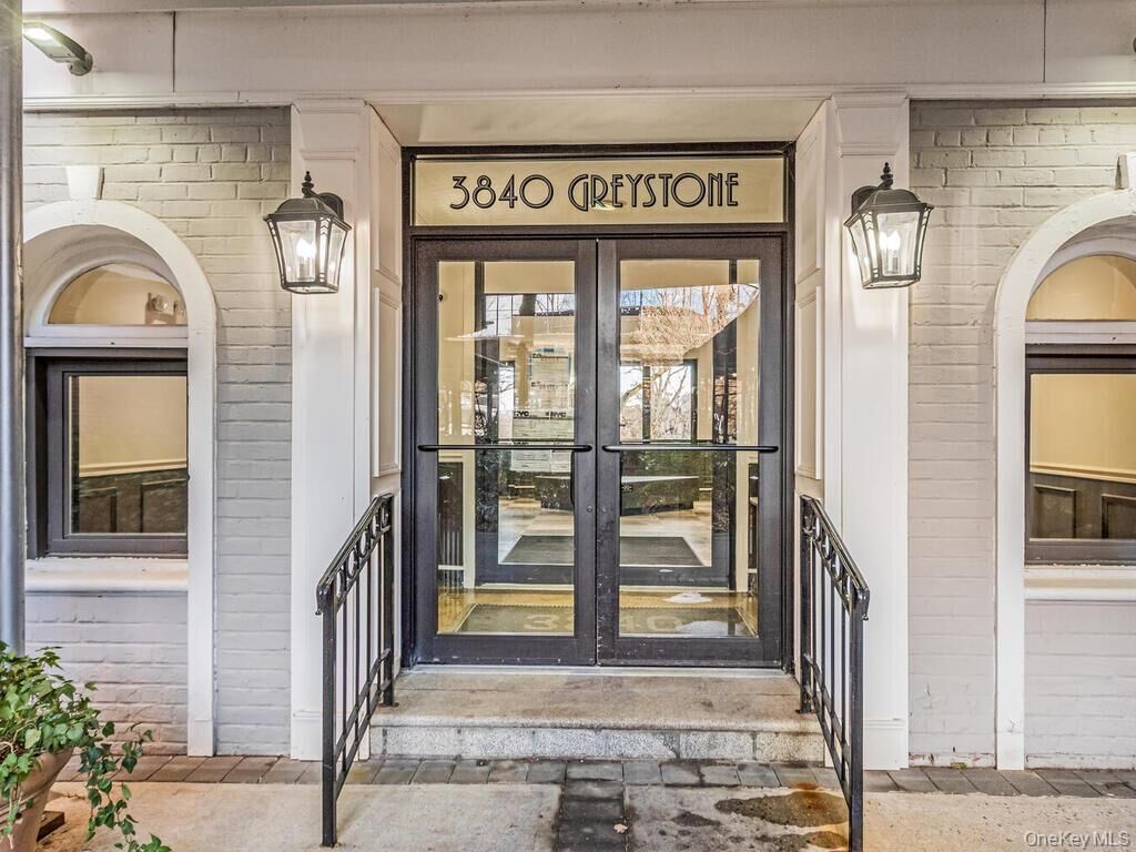 Property Photo: 3840 Greystone Avenue 3A NY 10463