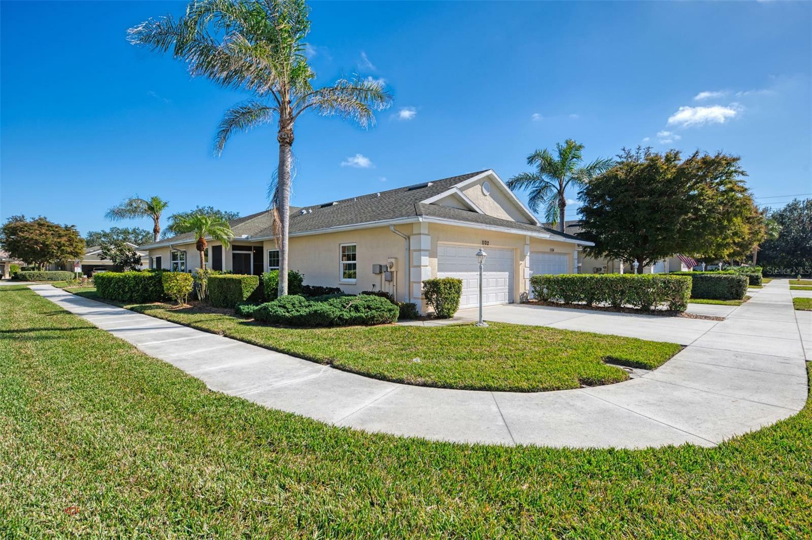 Property Photo:  1102 Auburn Cove Circle  FL 34292 