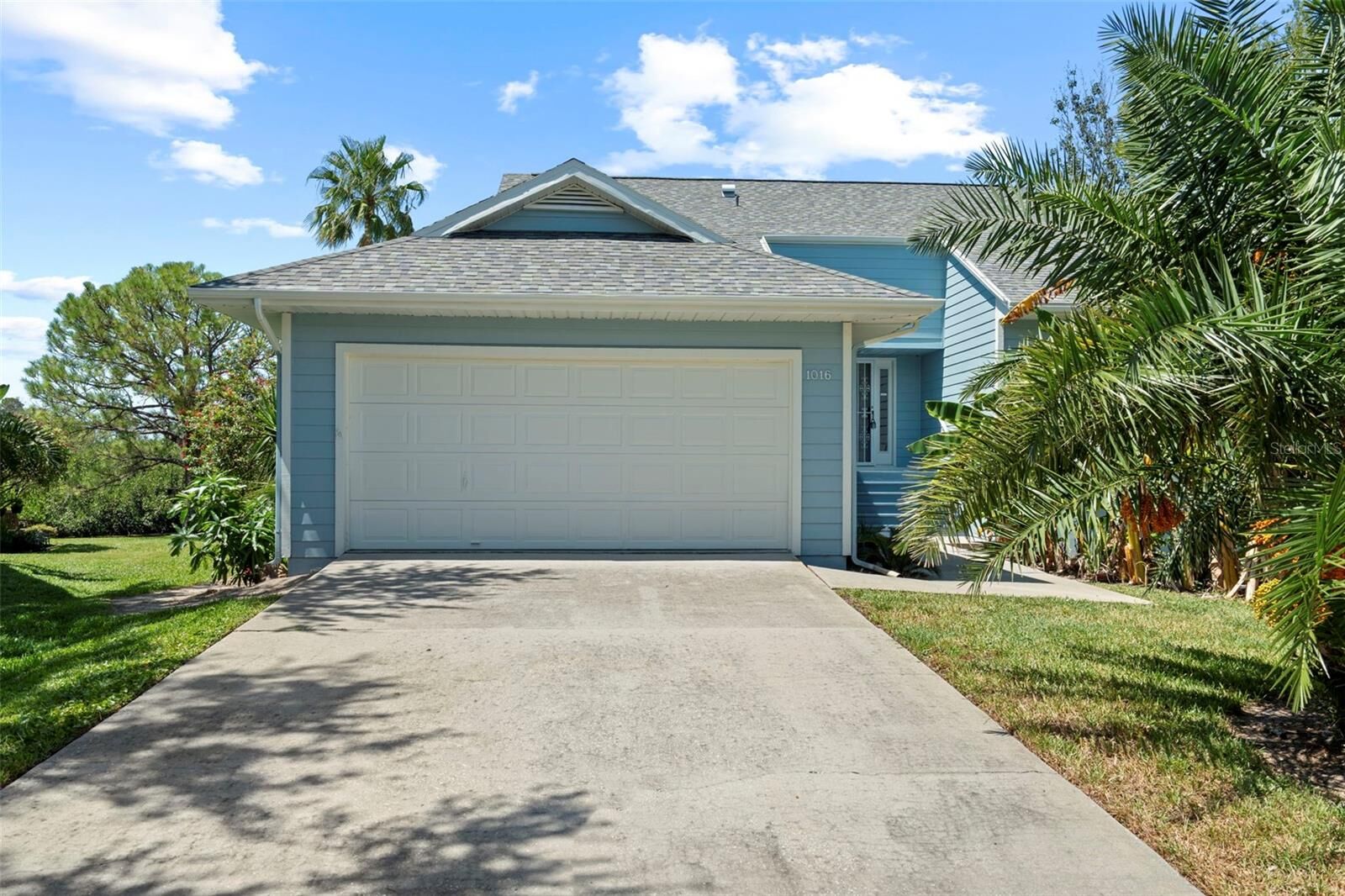 Property Photo:  1016 Teal Pointe  FL 34689 