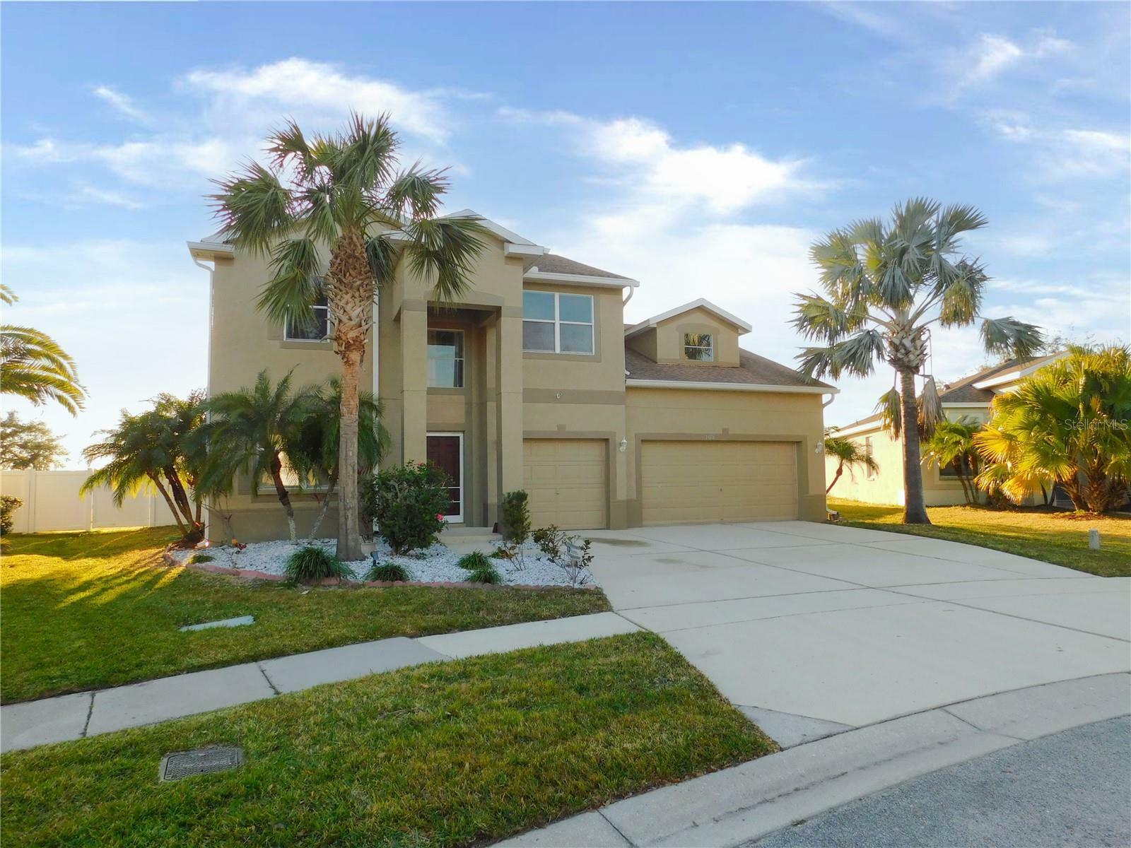 Property Photo:  11016 Holly Cone Drive  FL 33569 