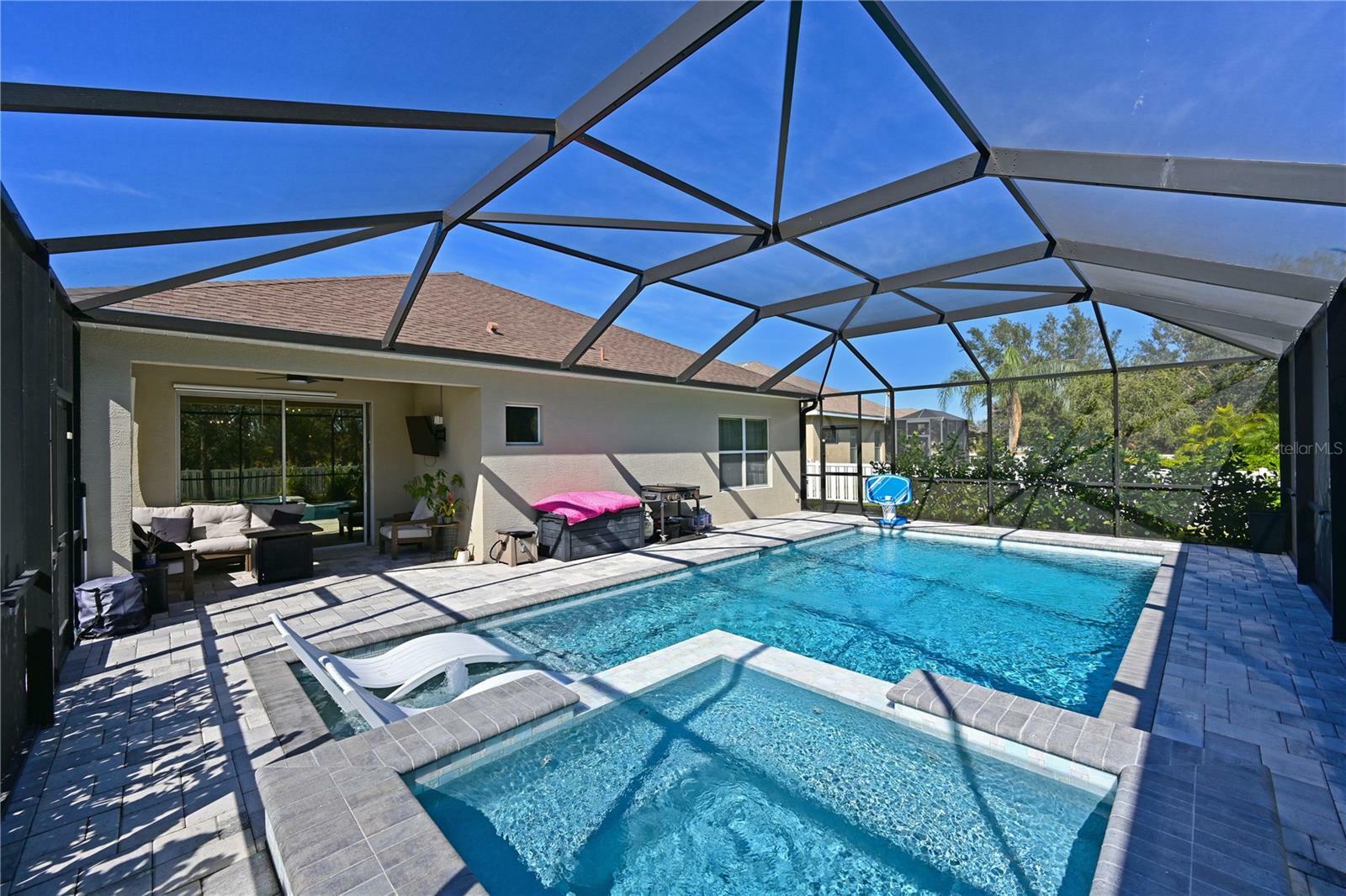 Property Photo:  11924 Forest Park Circle  FL 34211 