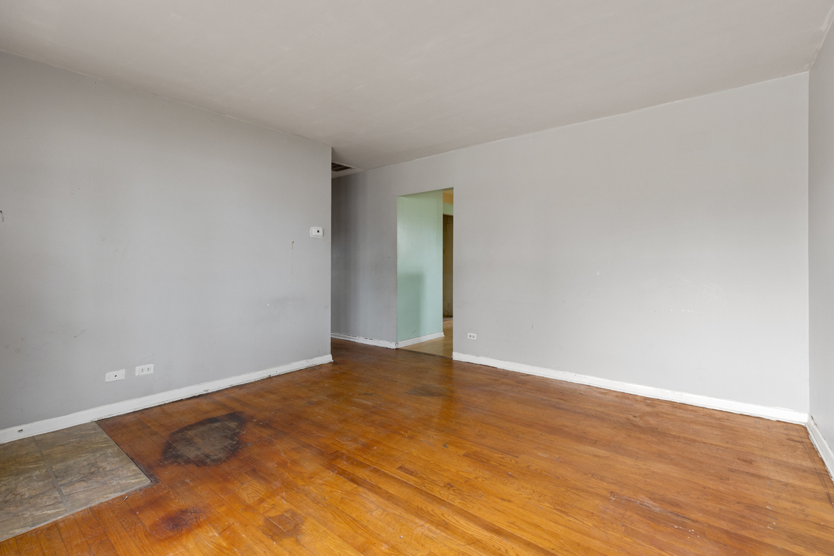 Property Photo:  6135 Birmingham Street  IL 60415 