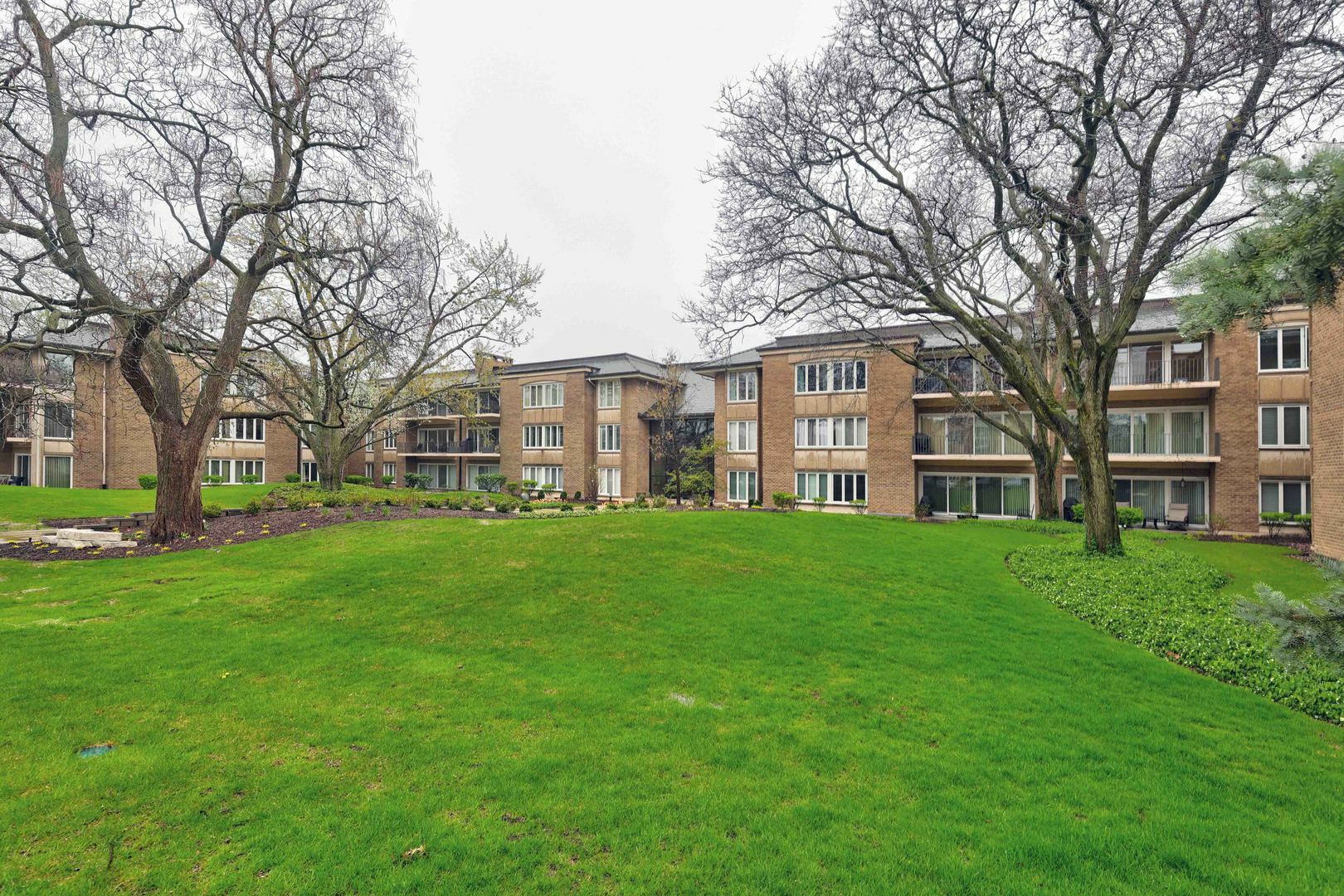 2 Oak Brook Club Drive B209  Oak Brook IL 60523 photo