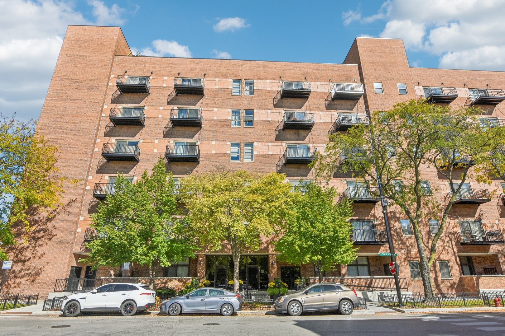 Property Photo: 1000 E 53rd Street 519S IL 60615