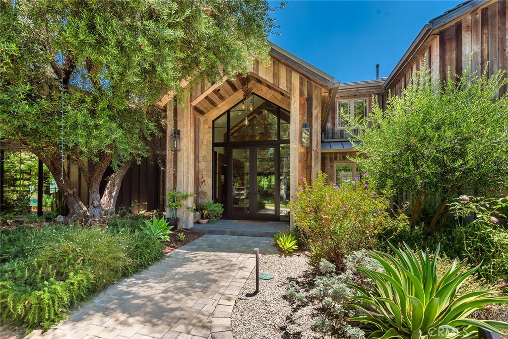 Property Photo:  5207 Saddle Creek Road  CA 91302 