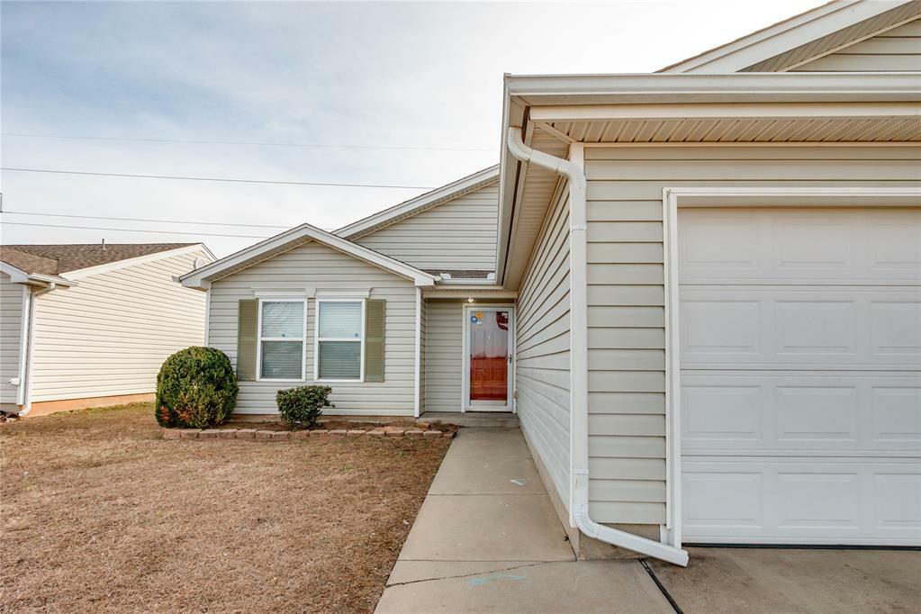 Property Photo:  1016 SW 156th Street  OK 73170 