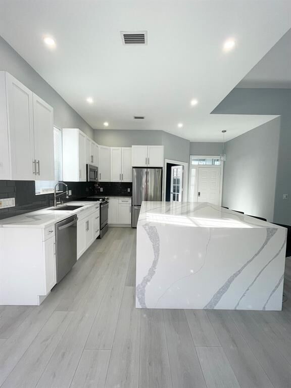 Property Photo:  304 NW Bentley Circle  FL 34986 