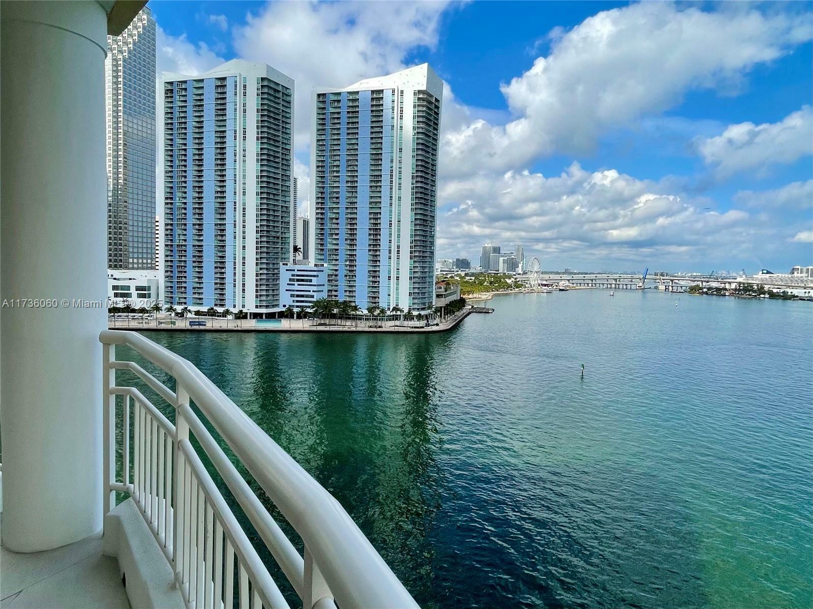 Property Photo:  888 Brickell Key Dr 1112  FL 33131 