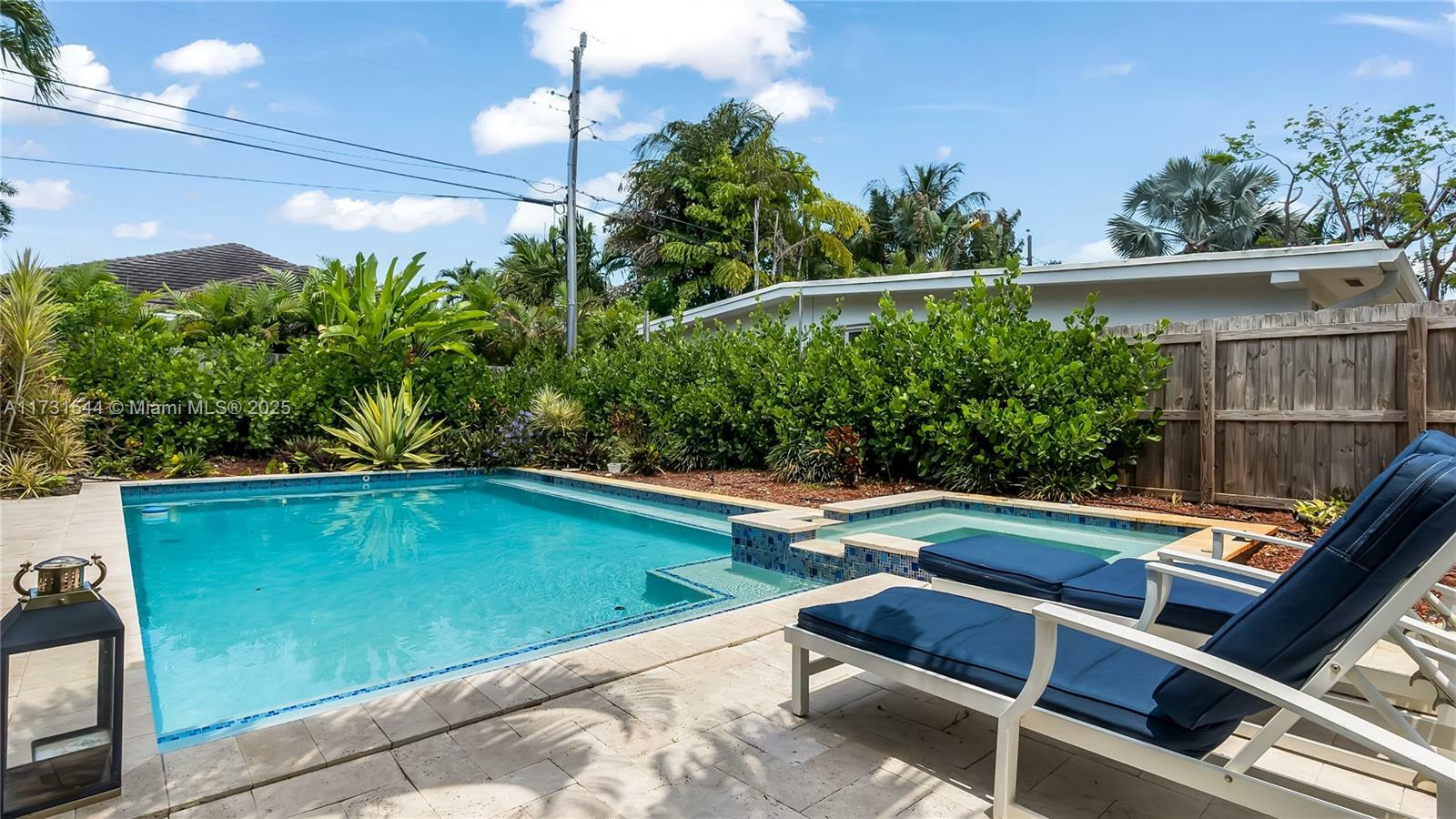 Property Photo:  1621 N Victoria Park Rd  FL 33305 