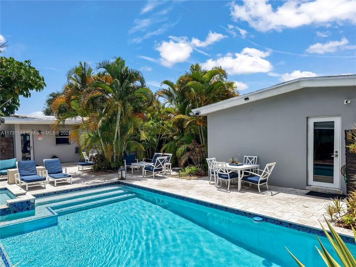 Property Photo:  1621 N Victoria Park Rd  FL 33305 