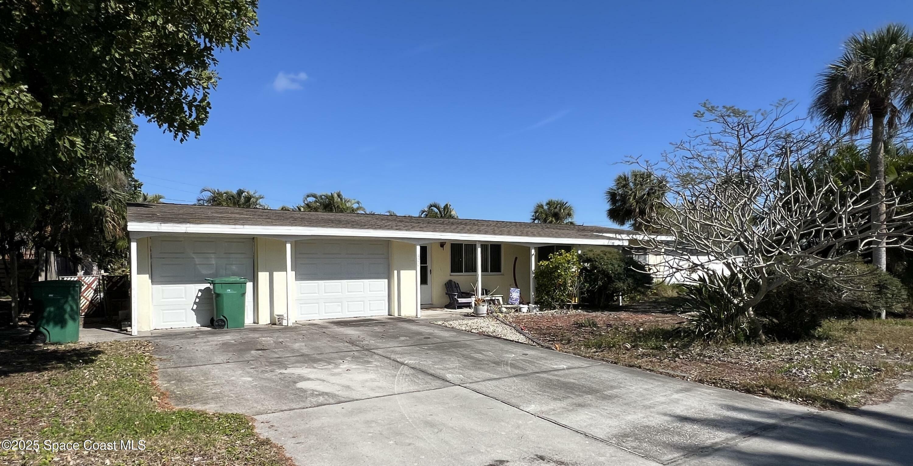 Property Photo: 420 Cinnamon Drive FL 32937
