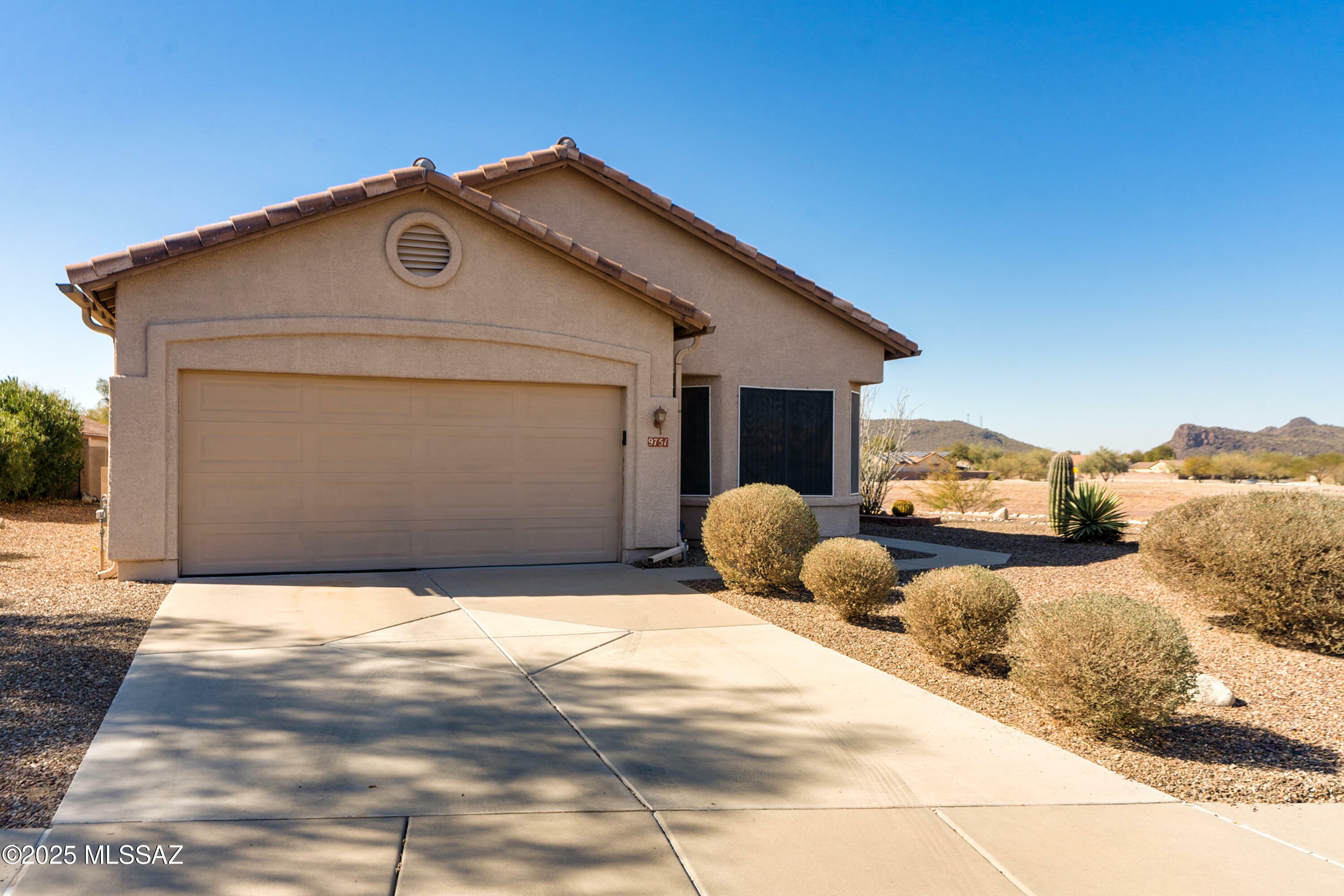 Property Photo:  9751 N Long Creek Drive  AZ 85743 