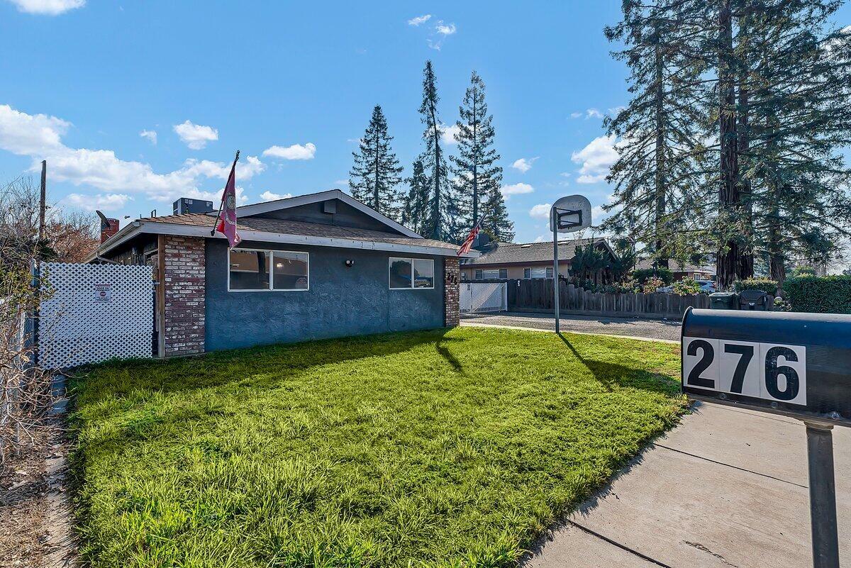 Property Photo:  276 N Cottage Street  CA 93257 