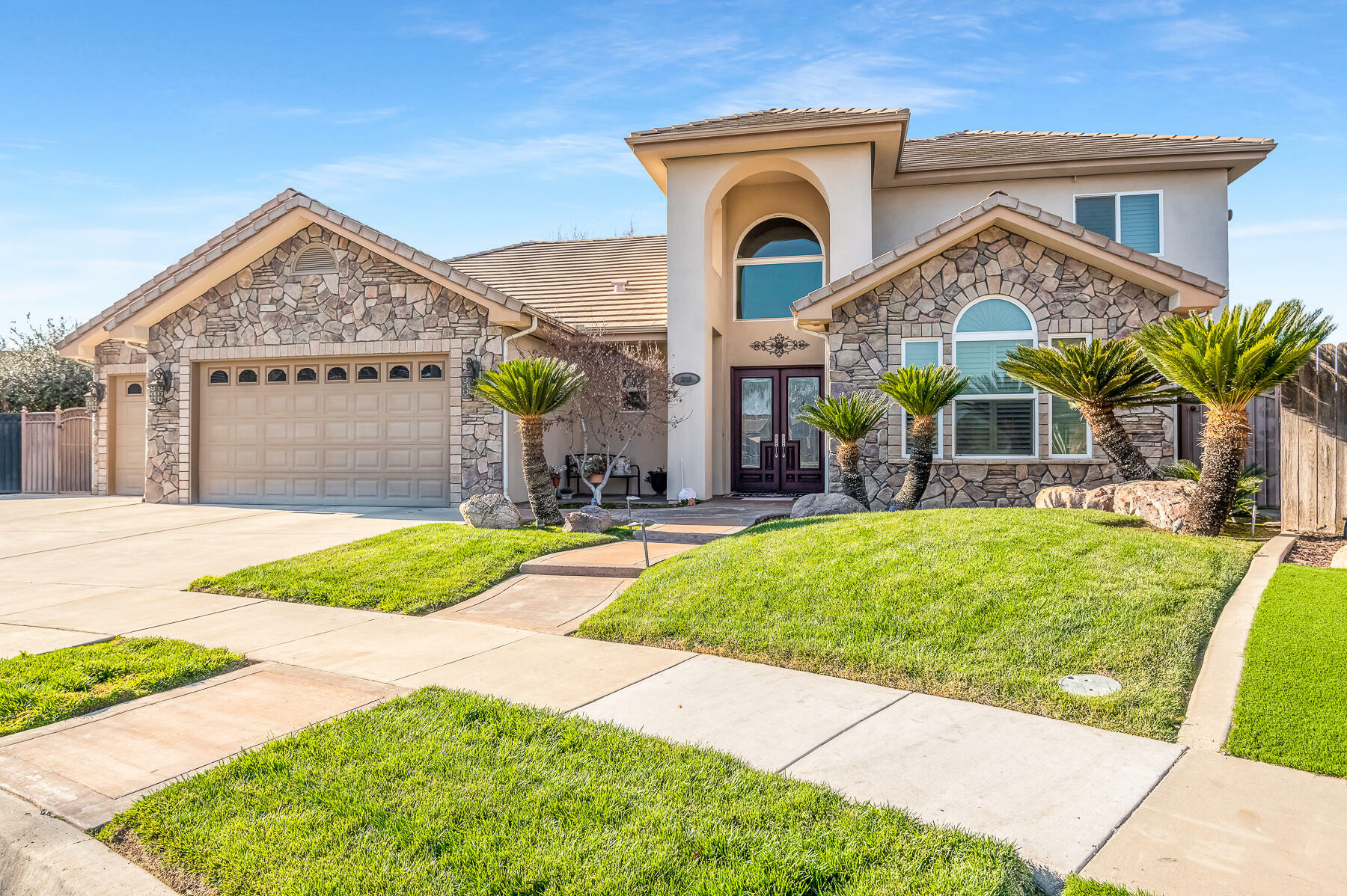 Property Photo: 382 Hemmingway Court CA 93274