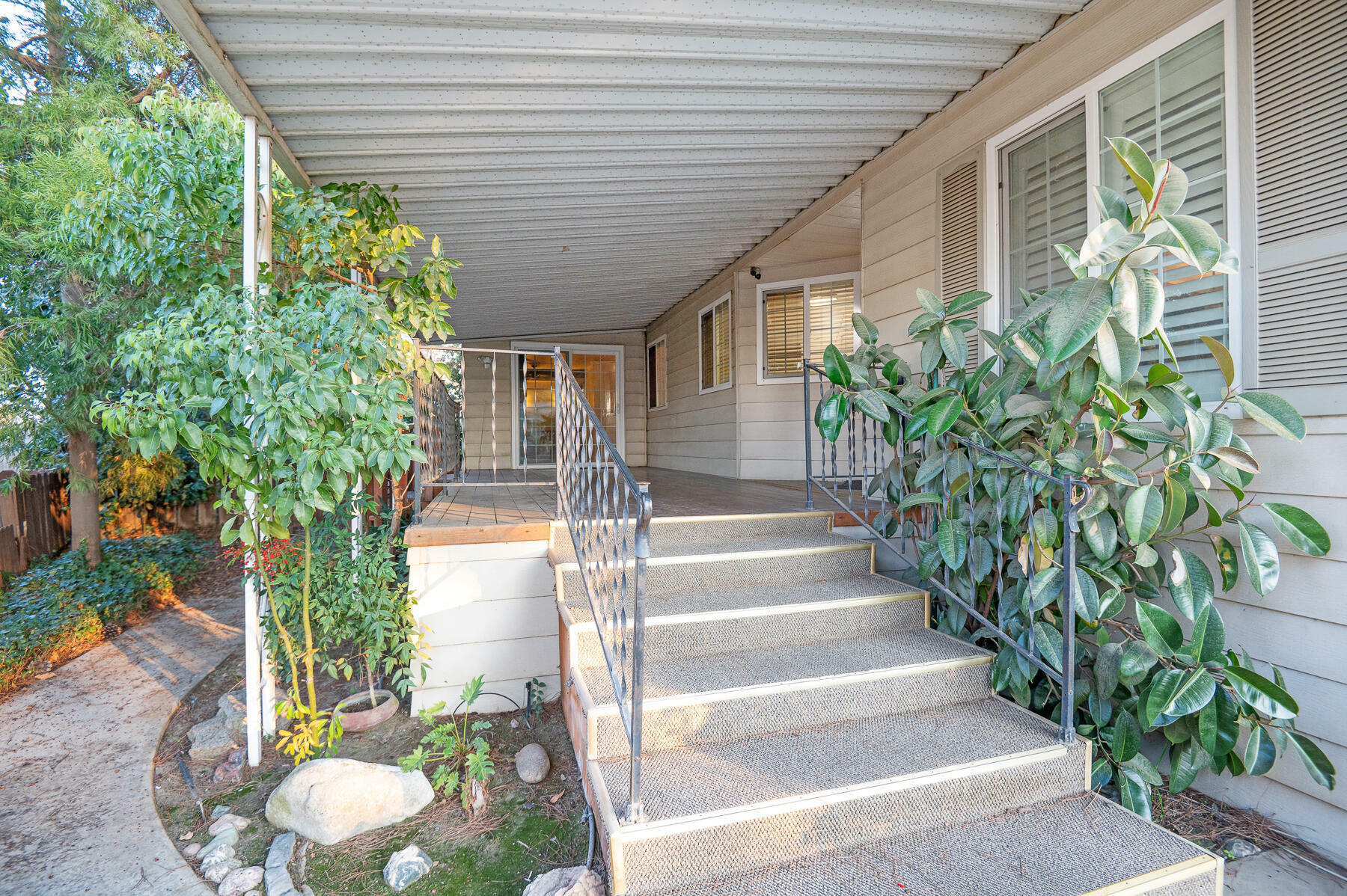 Property Photo:  2400 W Midvalley Avenue Ld44  CA 93277 