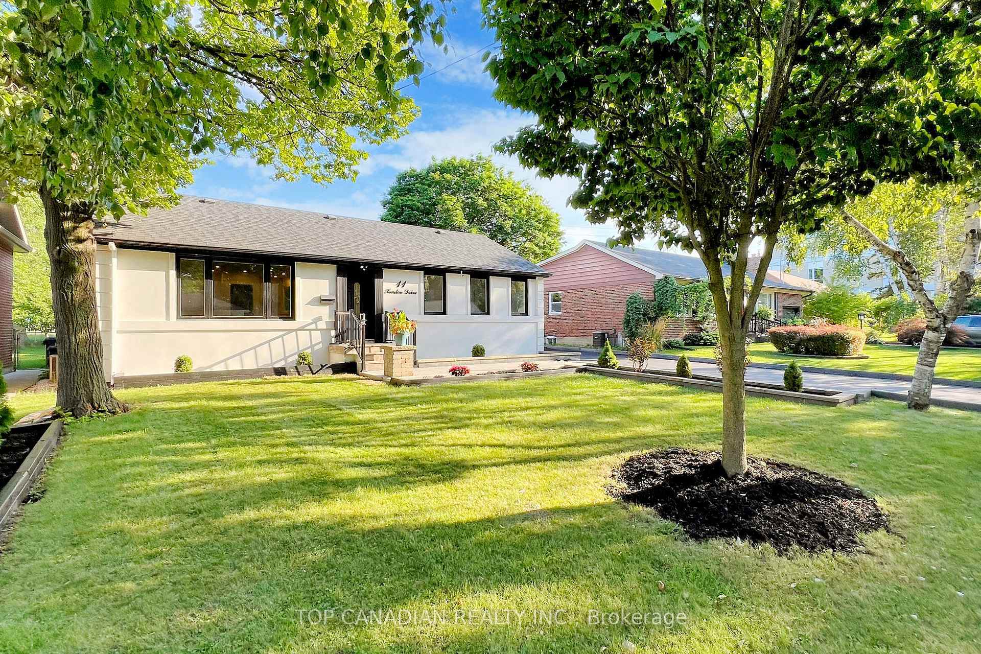 Property Photo: 11 Kenton Drive ON M2R 2H6