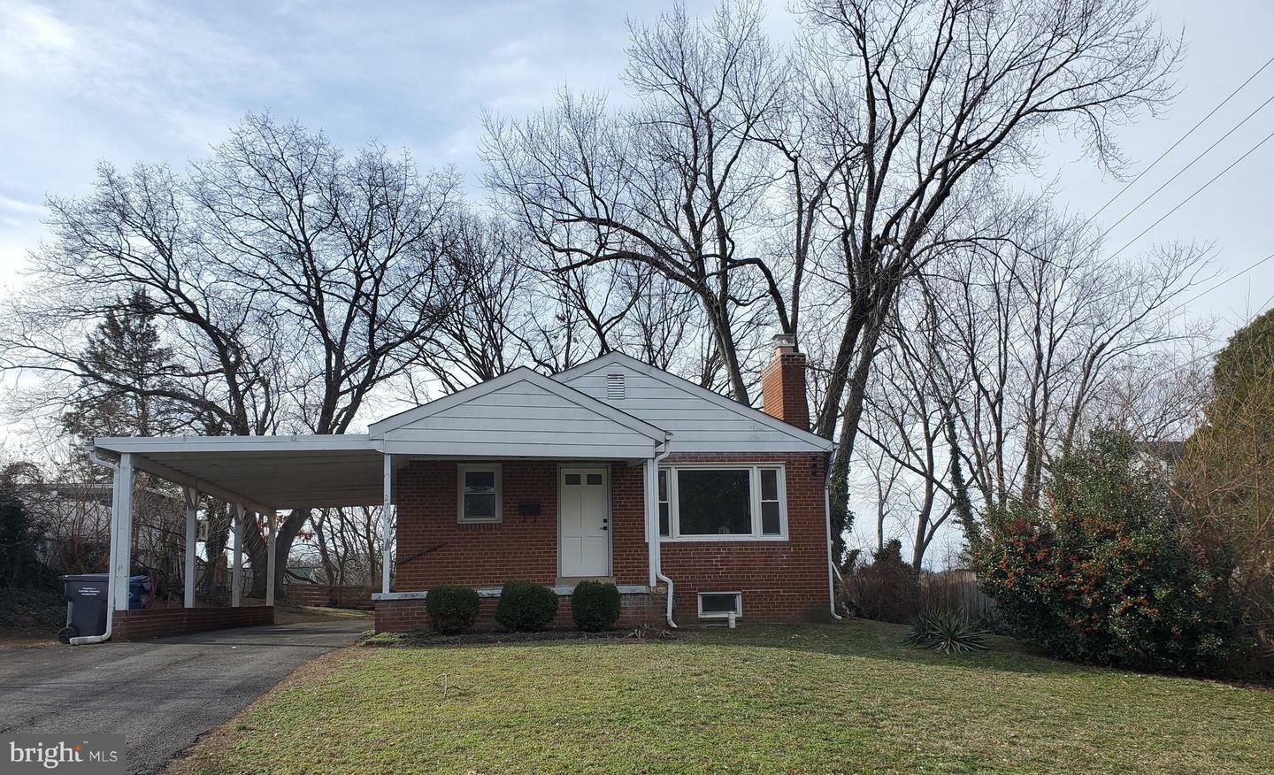 Property Photo: 2715 James Drive VA 22303