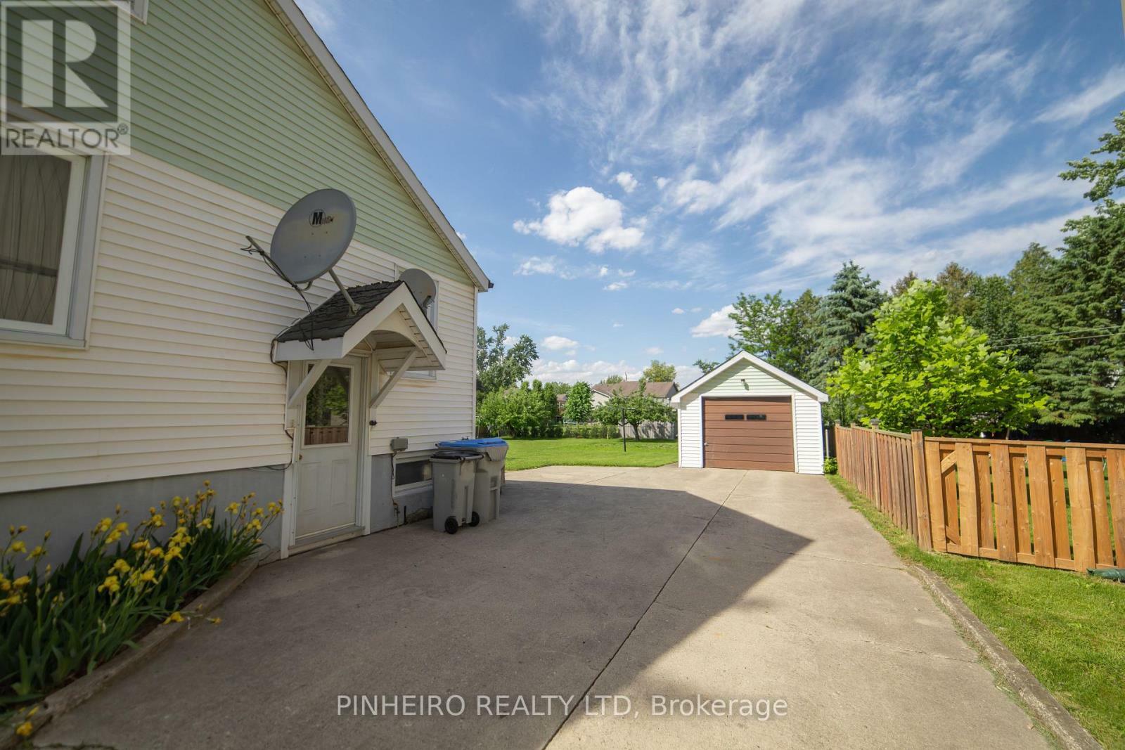 Property Photo: 22566 Adelaide Street North ON N0L 1W0