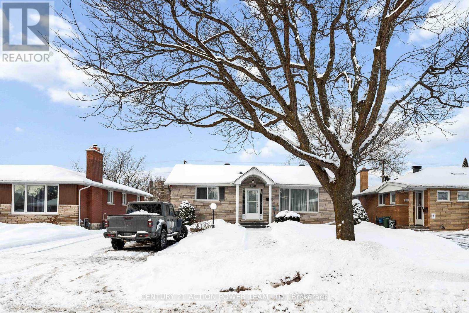 Property Photo:  736 Claude Street B  ON K1K 2S2 