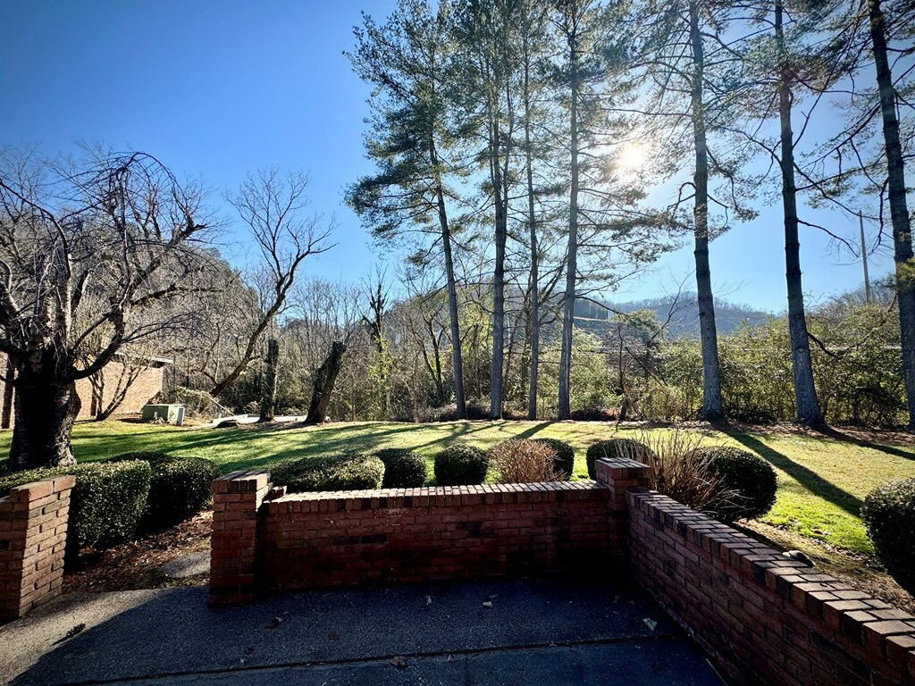 Property Photo: 245 East Cedar Street KY 41501