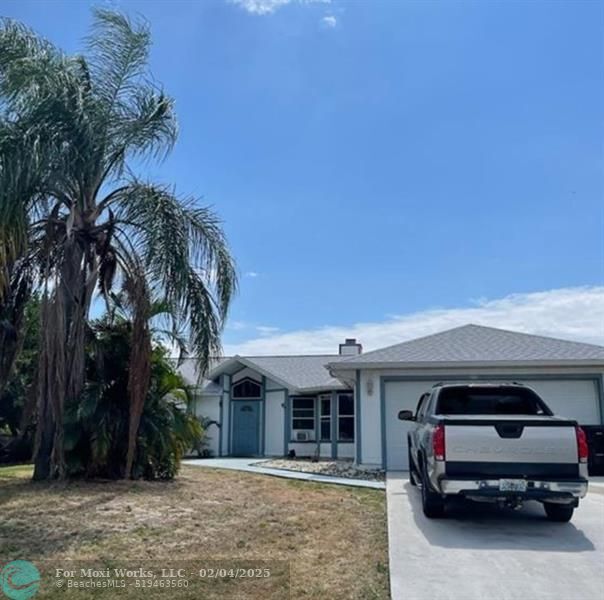 Property Photo: 480 SW Molloy St FL 34984