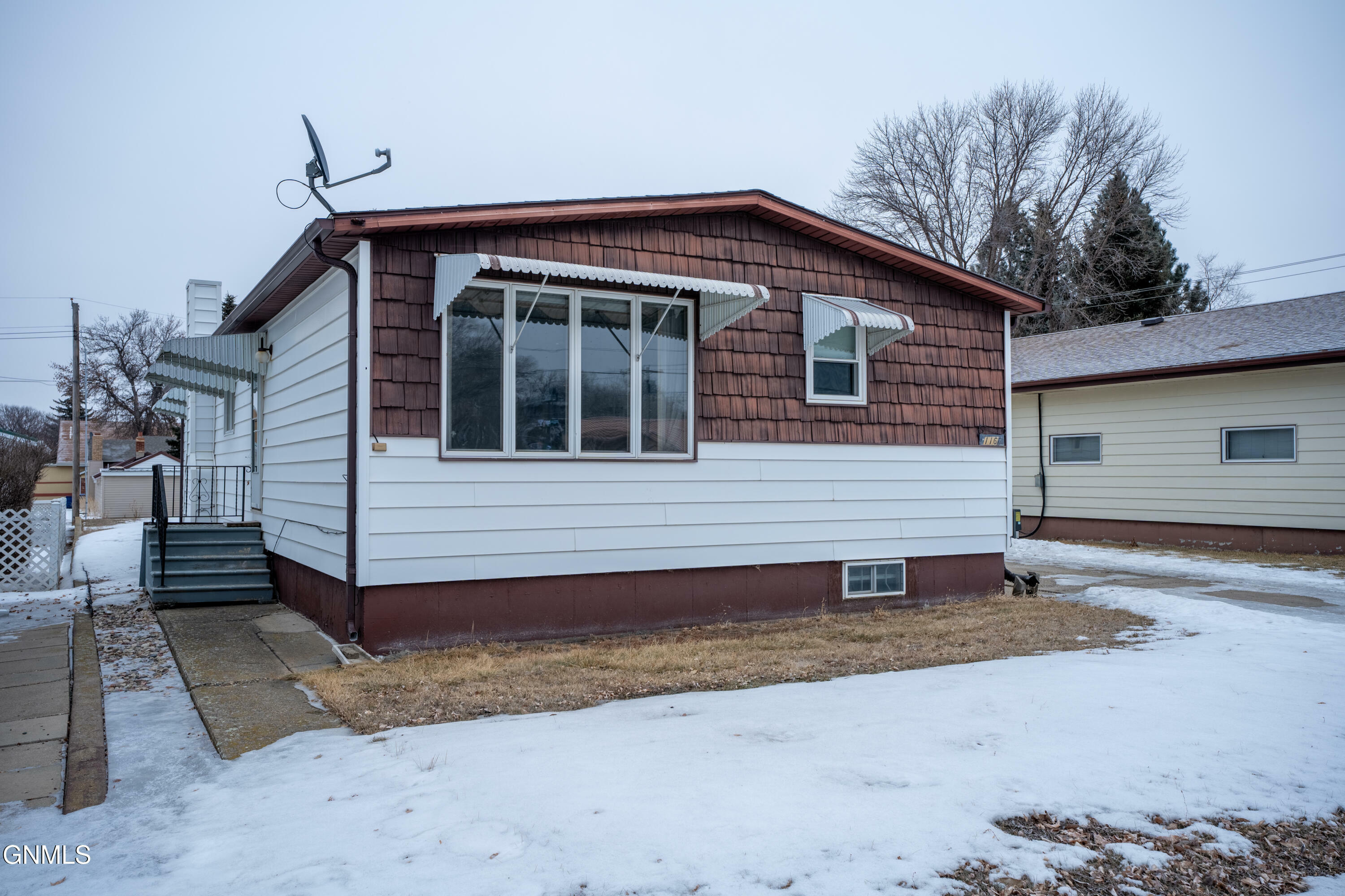 Property Photo:  116 4th Avenue NW  ND 58523 