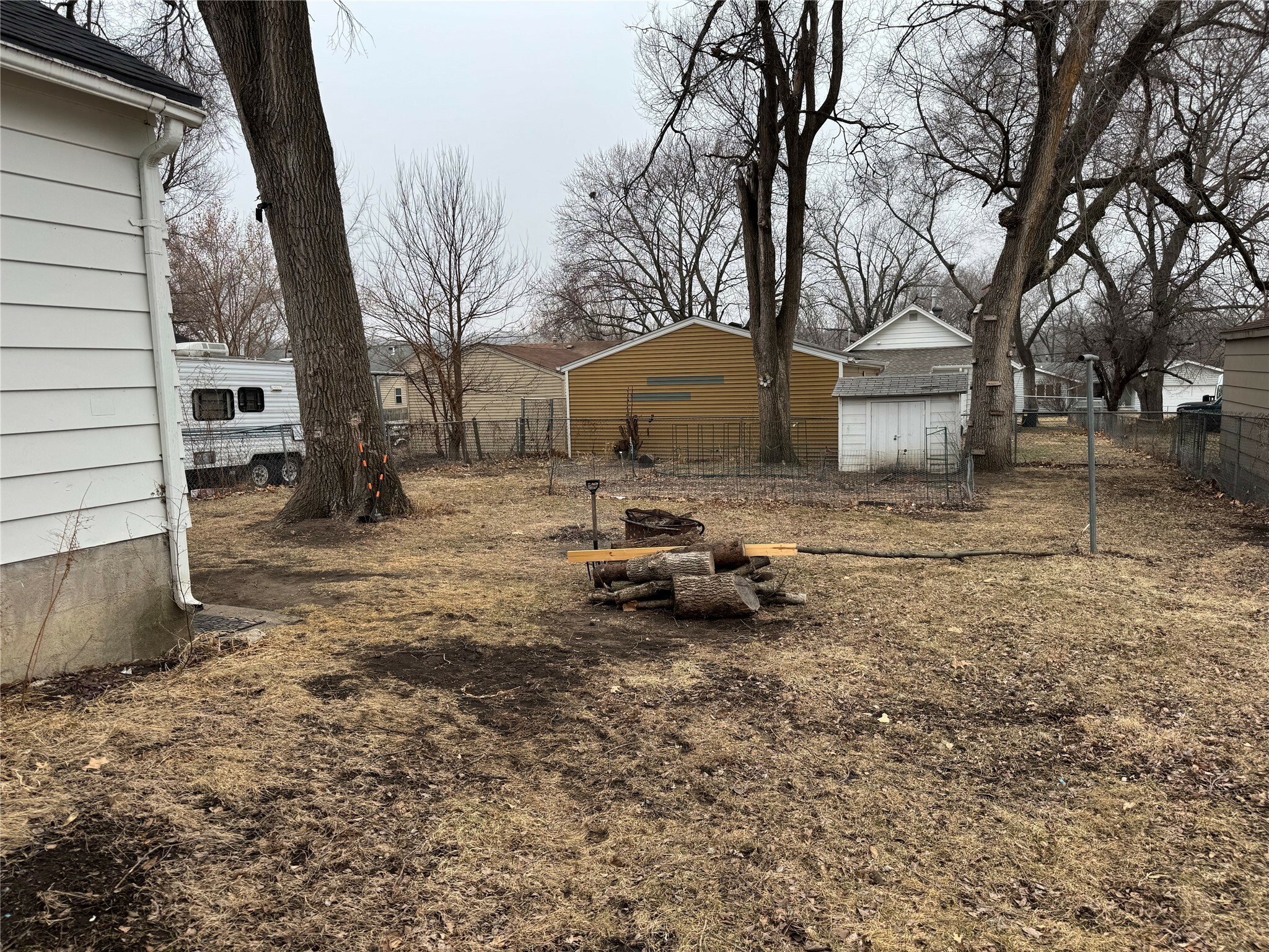 Property Photo:  2426 E 38th Street  IA 50317 