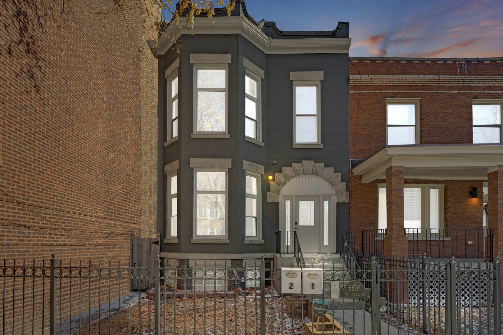 Property Photo: 6607 S Ingleside Avenue IL 60637