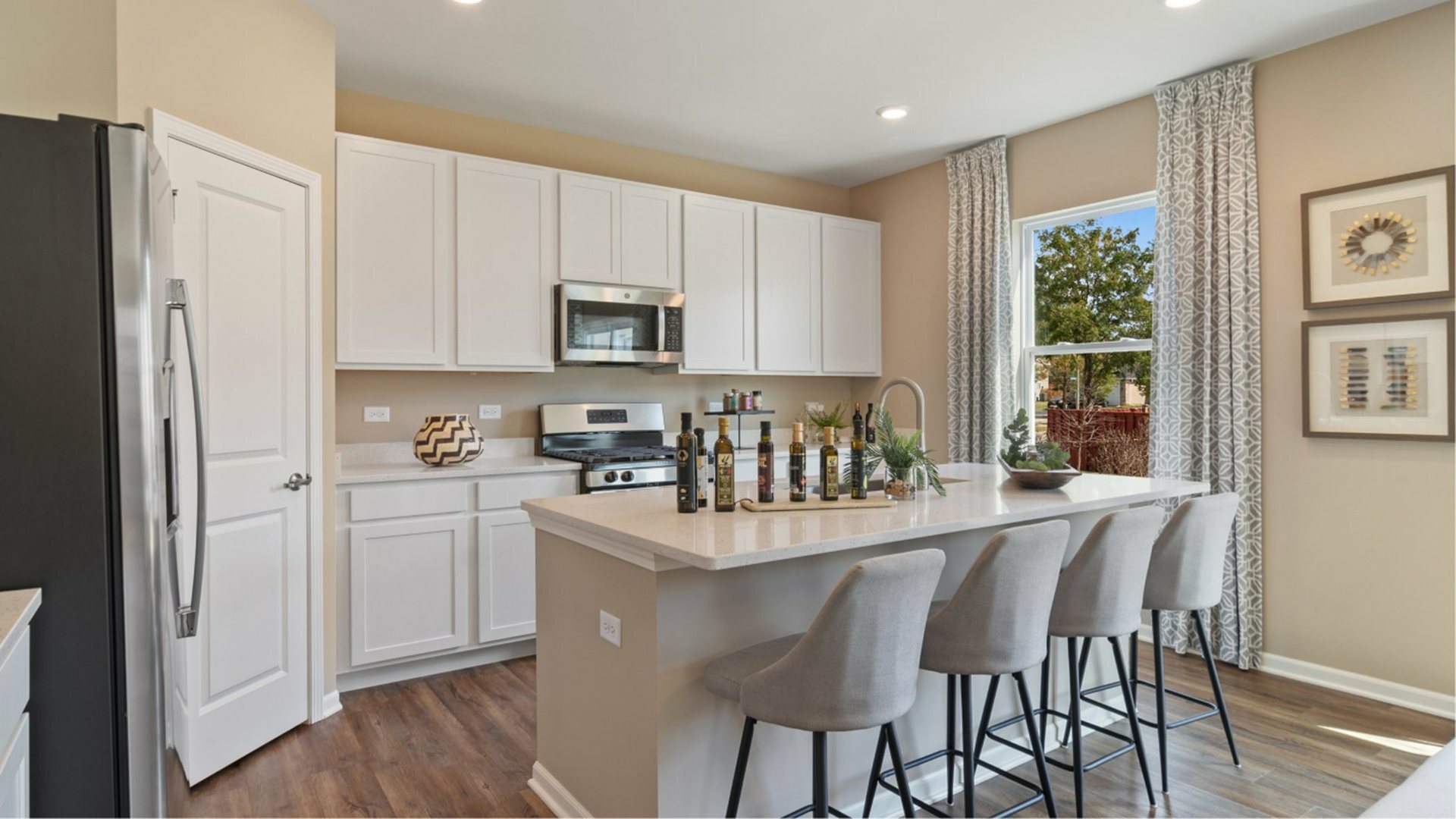 Property Photo: 362 Danforth Drive IL 60543