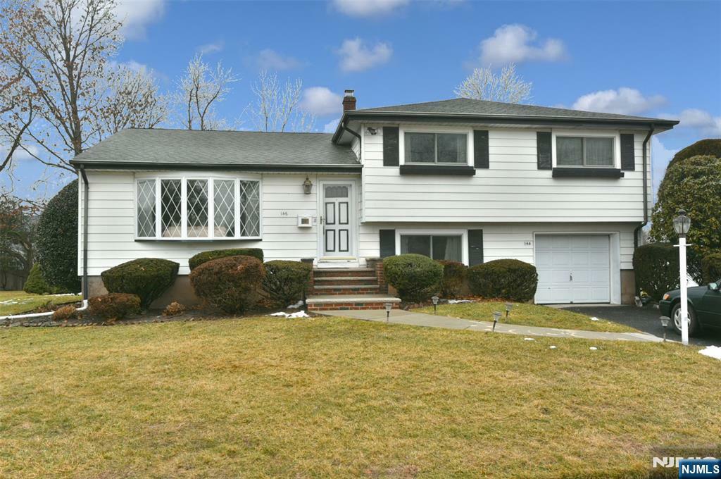 Property Photo:  146 Sutton Place  NJ 07646 