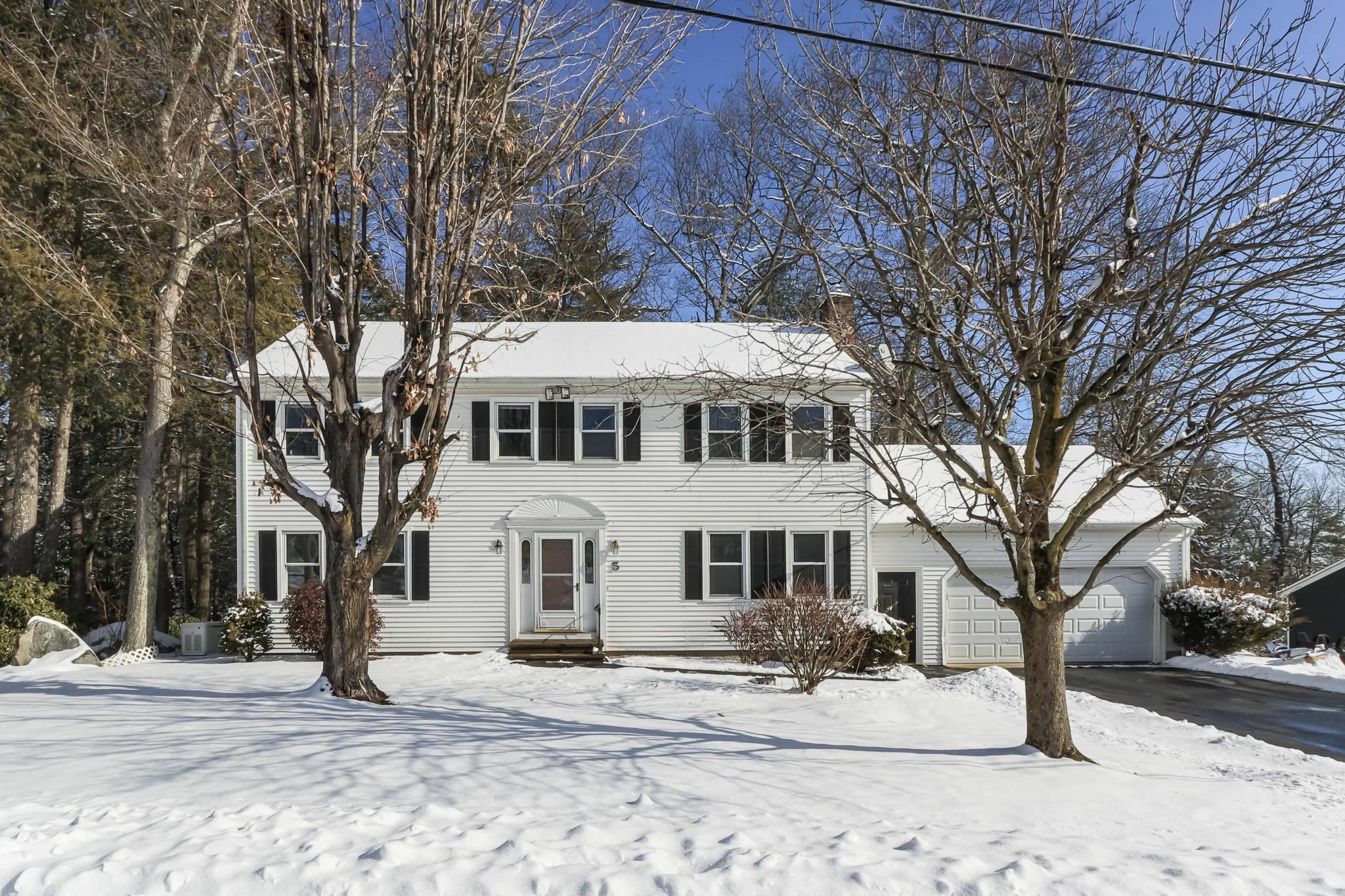 Property Photo:  5 Chapel Hill Drive  NH 03063 