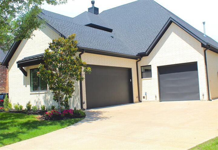 Property Photo: 7 Center Court TX 75032