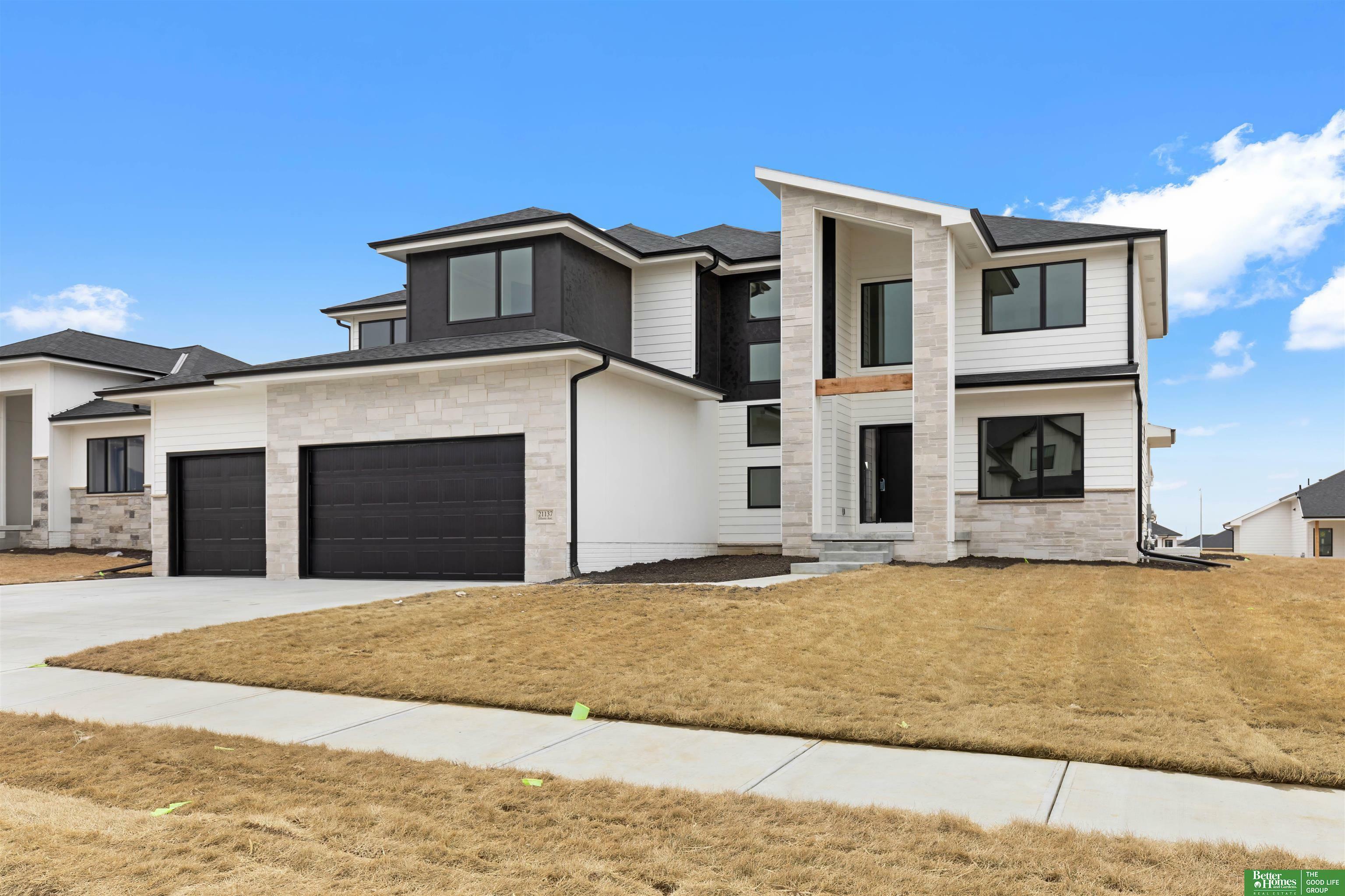 Property Photo: 21137 Ellison Avenue NE 68022