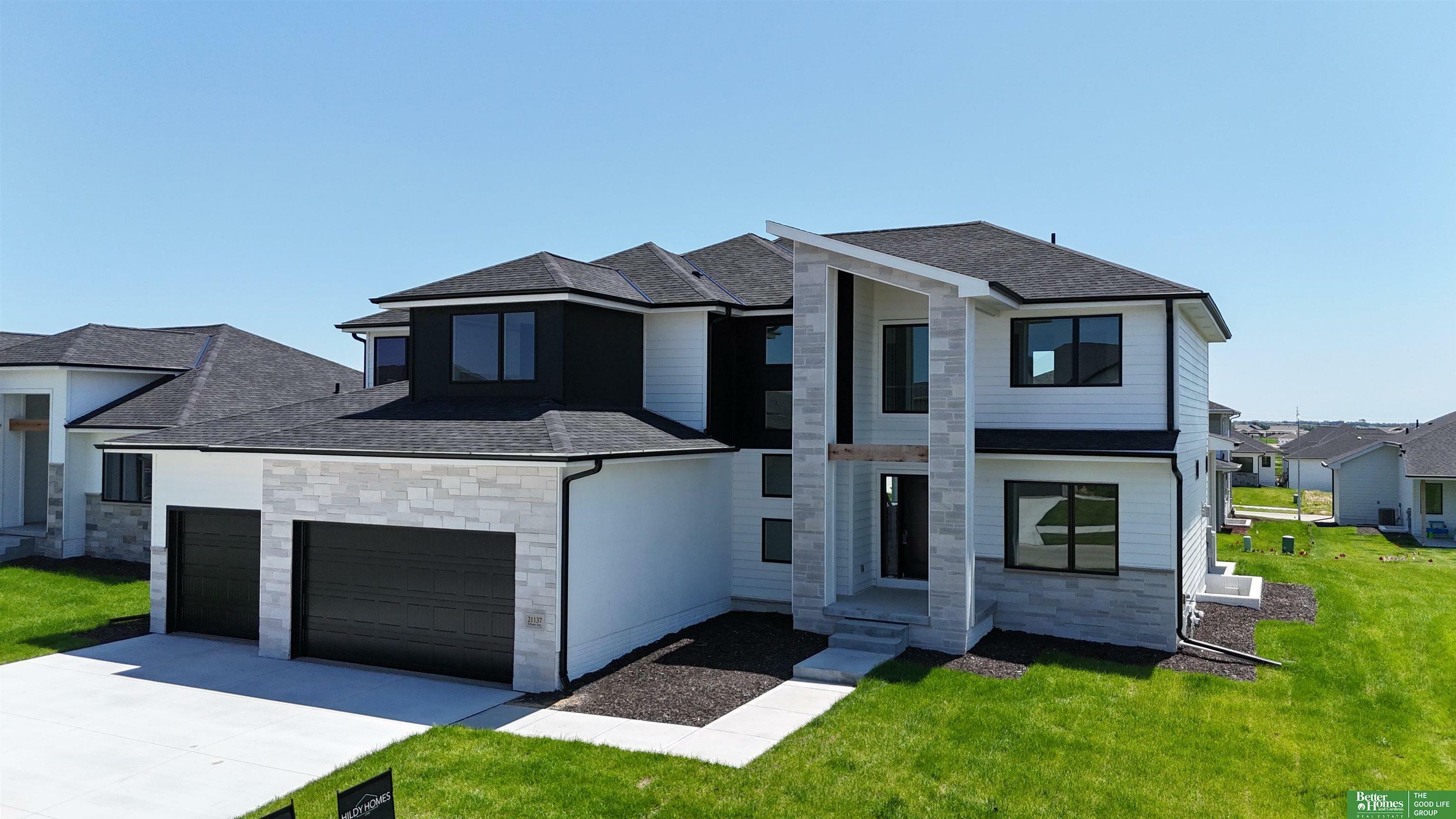 Property Photo: 21137 Ellison Avenue NE 68022