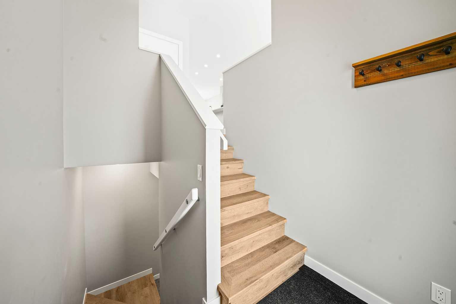 Property Photo:  49 Ellington Crescent  AB T4P 3E5 