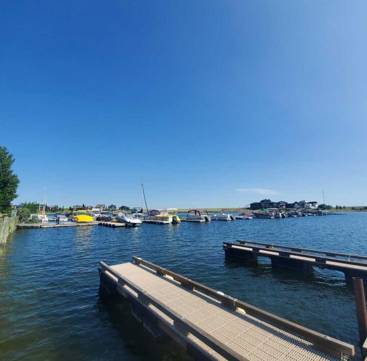 Property Photo: 3 Kingfisher Estates AB T1R 0X5