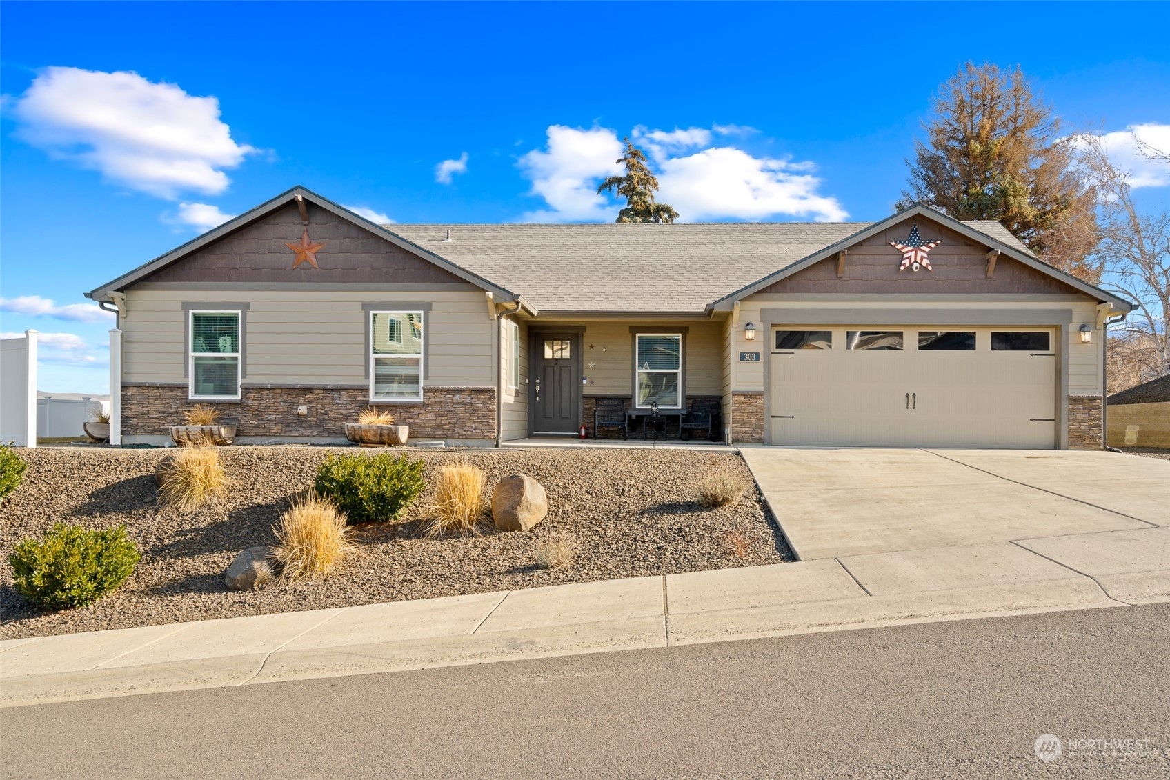 Property Photo:  303 S 12th Street  WA 98942 