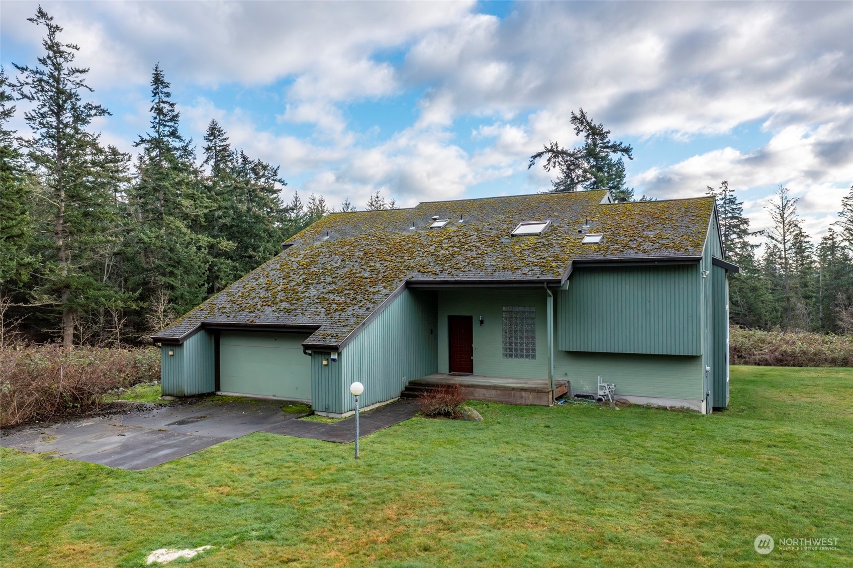 2560  Strawberry Point Road  Oak Harbor WA 98277 photo