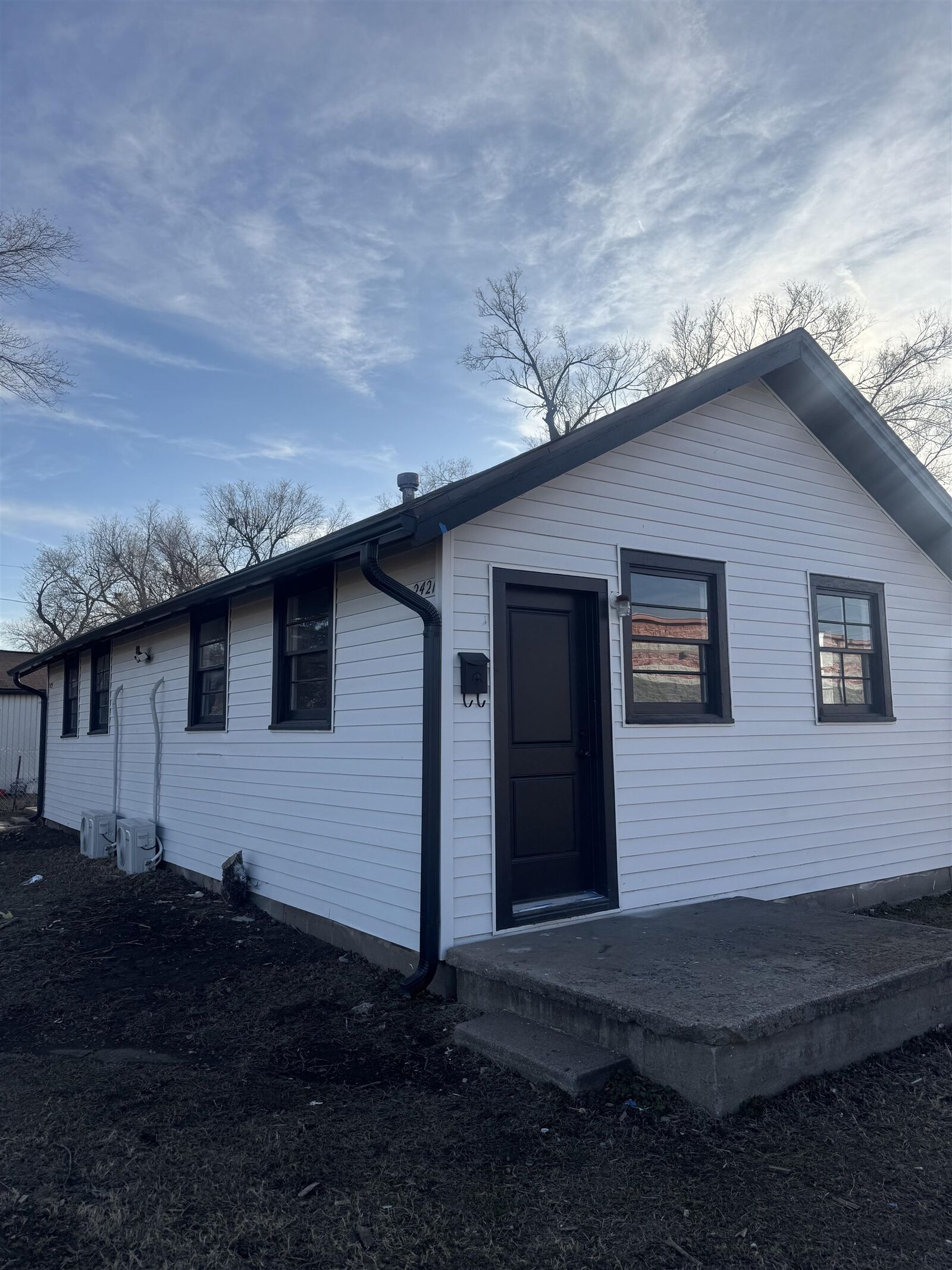 Property Photo: 2421 S Kansas Ave KS 67216-2122