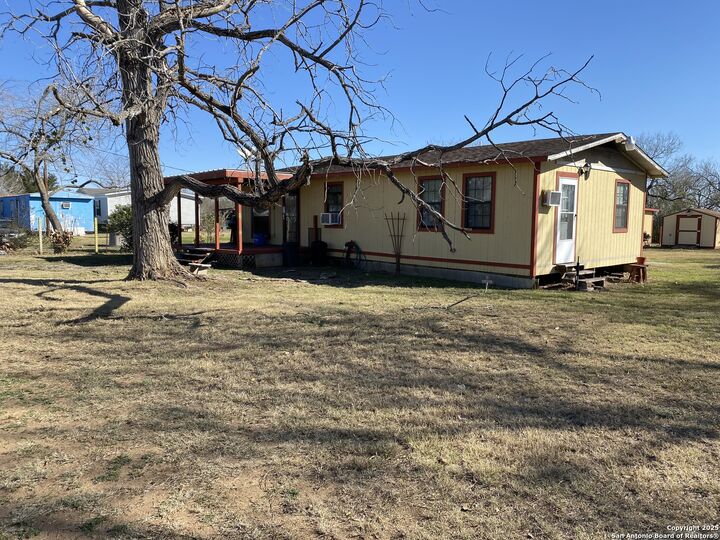 Property Photo: 1506 Hough TX 78101