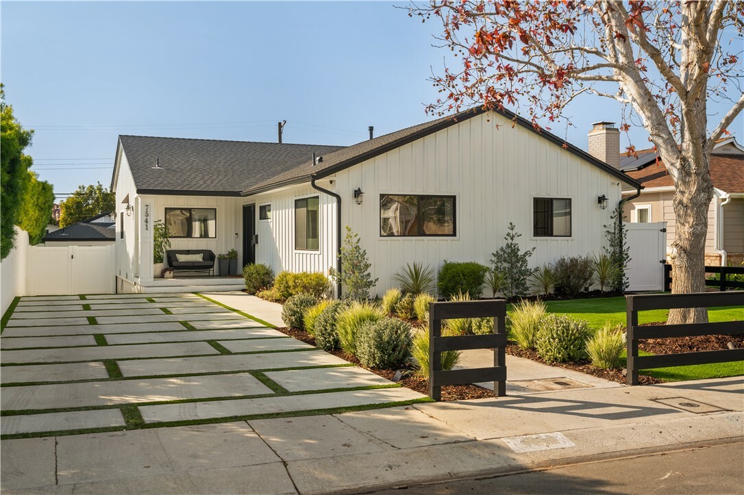 Property Photo:  7541 Westlawn Avenue  CA 90045 