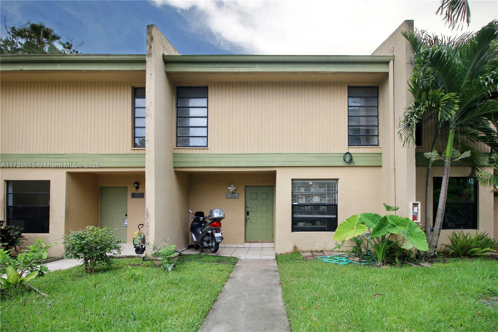 9220 NW 14th St 272  Pembroke Pines FL 33024 photo