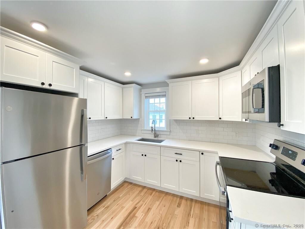 Property Photo:  32 Pulaski Street 3  CT 06851 