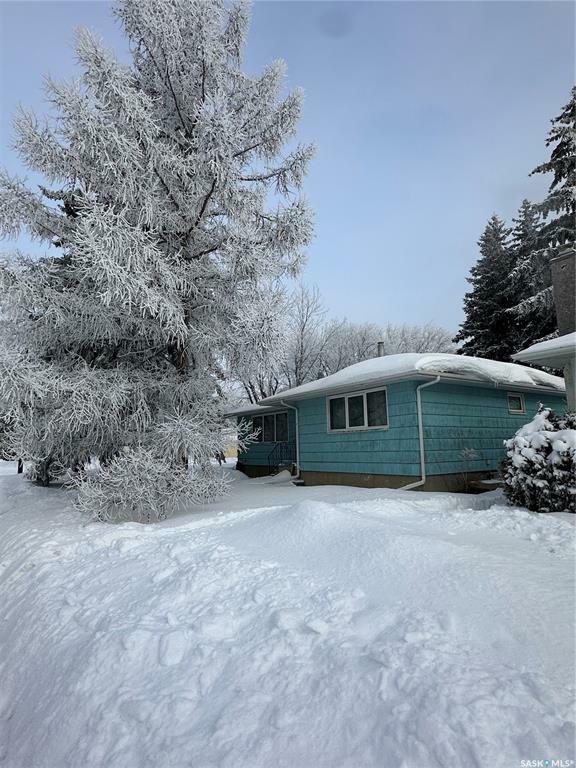 Property Photo:  2101 Wiggins Avenue S  SK S7J 1W4 